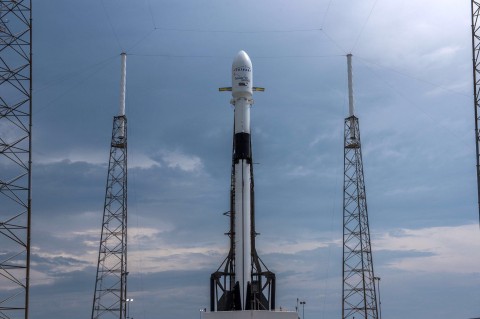 SpaceX провела успешный запуск Falcon 9 с коммуникационным спутником