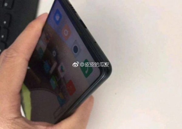 Большая рамка над экраном и 5G: В Сети появились «живые» фото Xiaomi Mi Mix 3