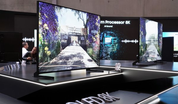 Samsung показал 8K-телевизоры за миллион рублей, но без контента