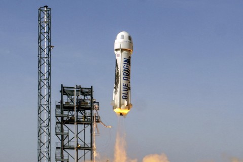 Компания Безоса заключила контракт на полеты космос с ВВС США