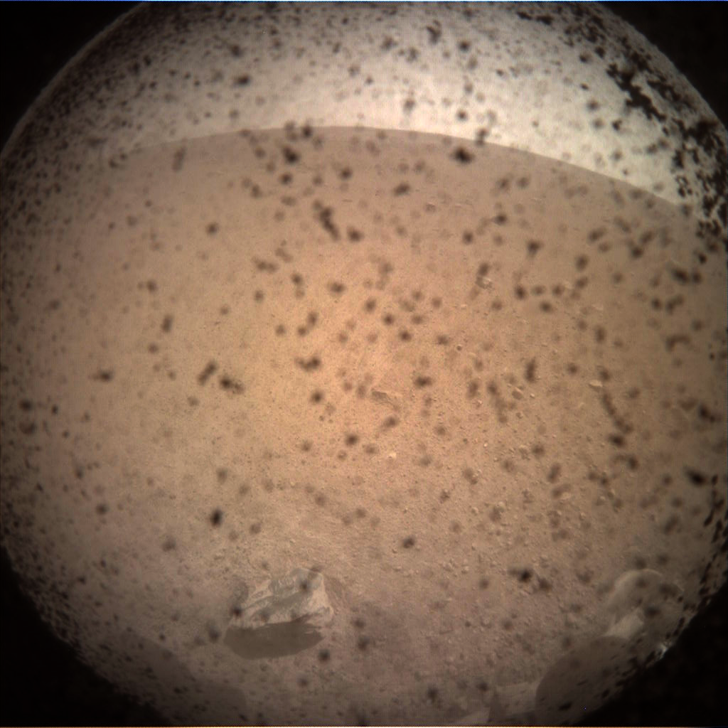 На Землю передали первый сделанный зондом InSight снимок с поверхности Марса