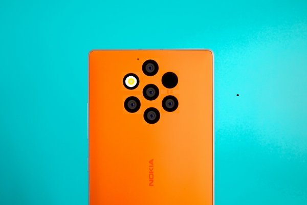 Пять камер: Nokia сделали упор на снимки в Pureview, но забыли про хорошую начинку