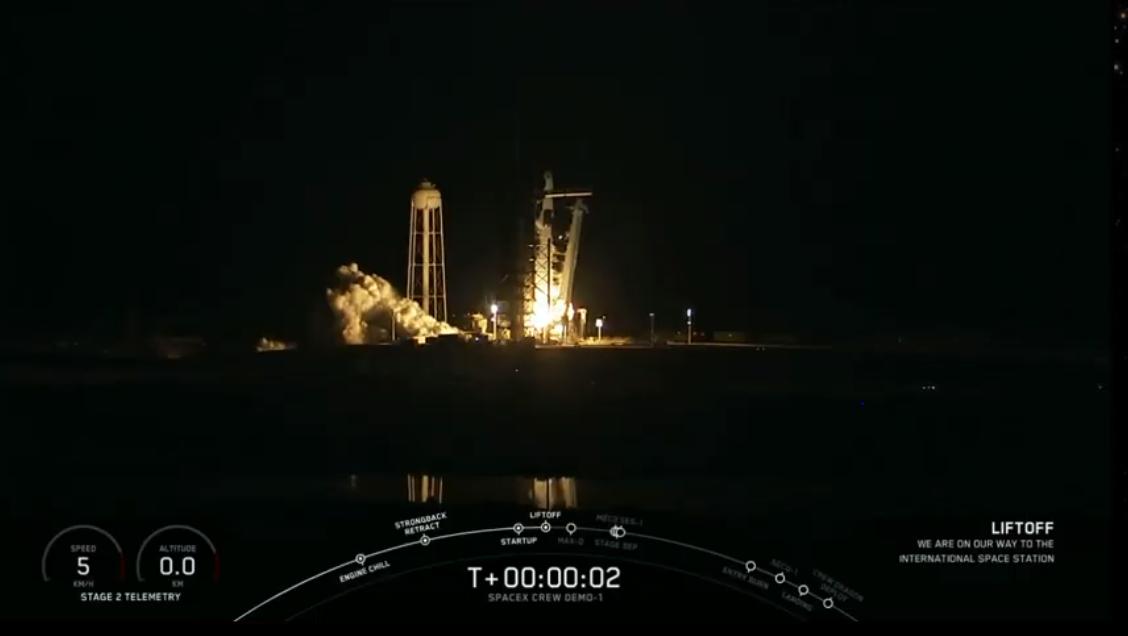 SpaceX отправила в космос первый частный корабль