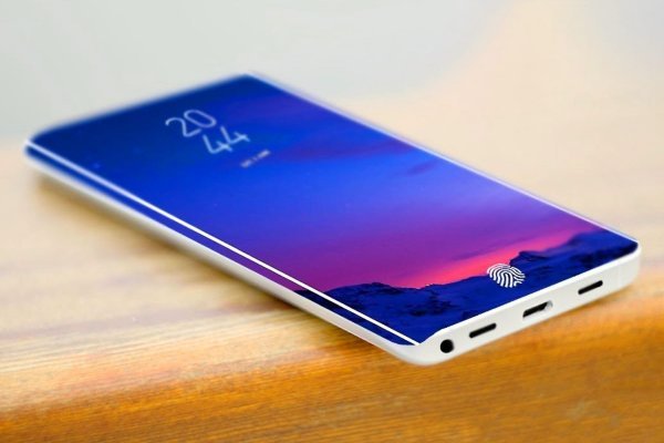 Компания Samsung выпустит новый смартфон с сенсорным чехлом
