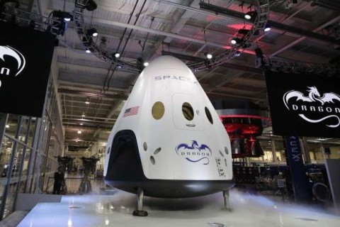 SpaceX отправила в космос первый частный корабль