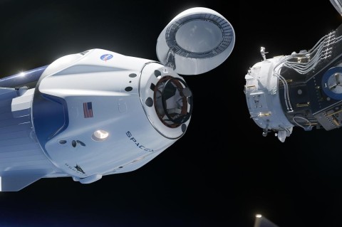 Корабль SpaceX пристыковался к МКС