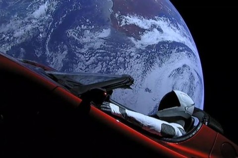 Tesla Roadster Маска облетела вокруг Солнца