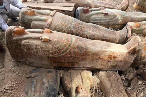 В Египте археологи обнаружили крупный тайник с саркофагами