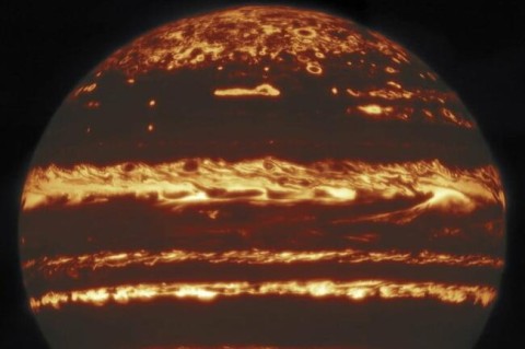 Астрономы смогли сделать самые яркие в истории фотографии Юпитера через облака