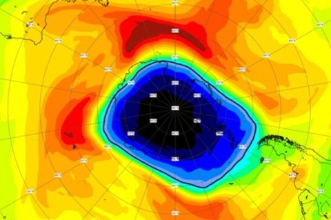 Дыра над Антарктидой в озоновом слое достигла опасных размеров