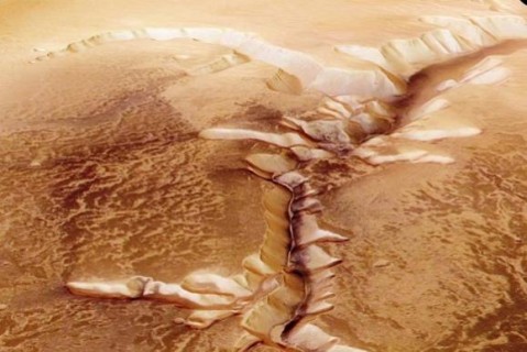 Американские ученые назвали причину исчезновения воды на Марсе