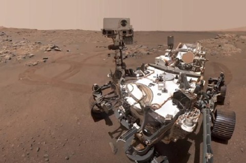 Марсоходу NASA записал первые звуки с Красной планеты