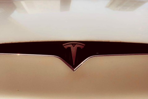Tesla получила рекордную прибыль за квартал