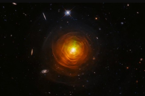 400 световых лет от Земли: телескоп Hubble заснял умирающую звезду