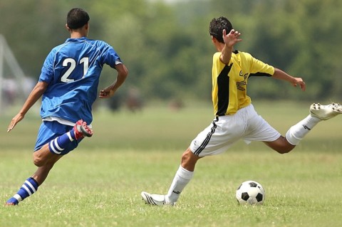 Ученые выяснили, как удары по голове влияют на футболистов