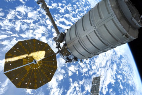 NASA из-за мусора у МКС отложило выход астронавтов в космос